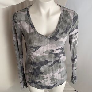 Aeropostale gray green camouflage waffle knit long sleeve shirt